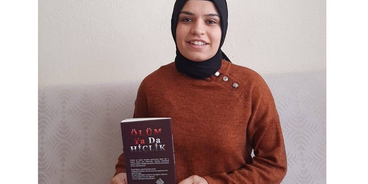 Genç Yazar Kübra Arı ''Ölüm yada Hiçlik '' adlı 2.eseri ile okurlarıyla buluştu.