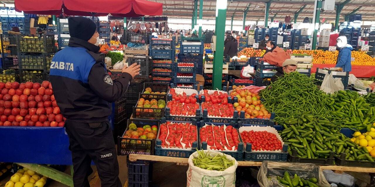 Konya'daki pazar yerlerinde koronavirüs denetimleri