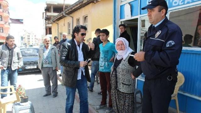 Polis Kayıp Çocukları Bulup Ailelerine Teslim Etti