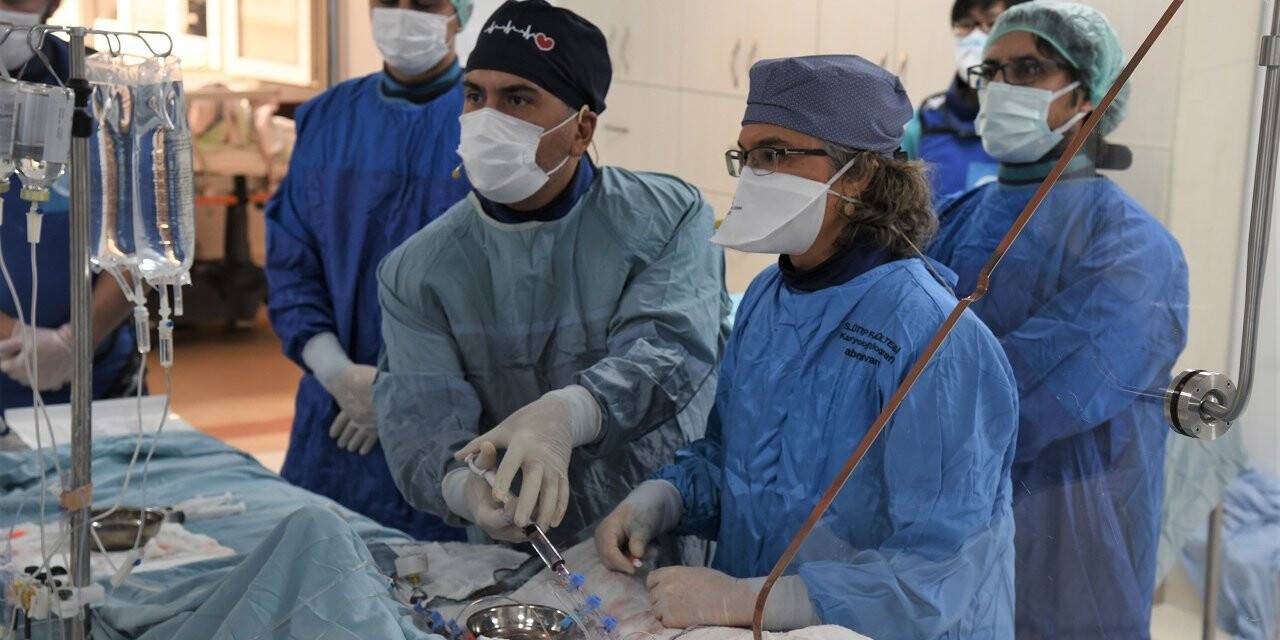 Selçuk Üniversitesinde bir ilk! Operasyonlarda  canlı yayın