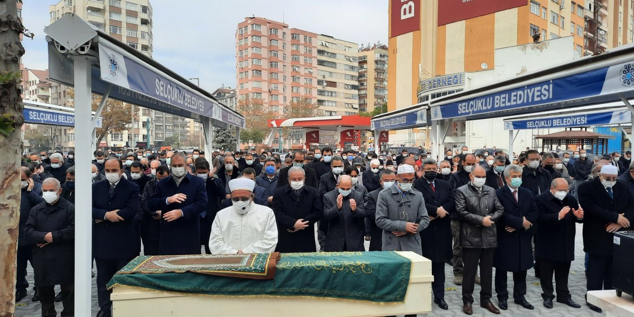 TBMM Başkanı Mustafa Şentop ve Abdülhamit Gül, Konya'da cenazeye katıldı