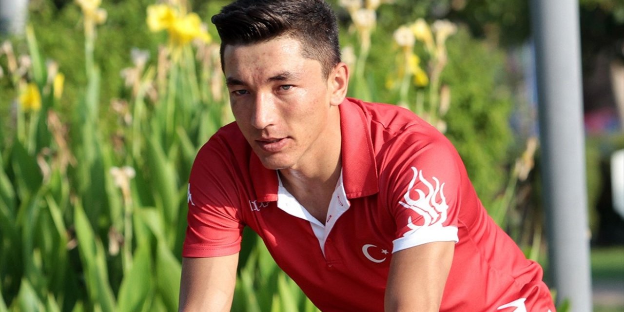 Milli bisikletçi Ahmet Örken: "Motivasyonumu yüksek tutmaya çalışıyorum"
