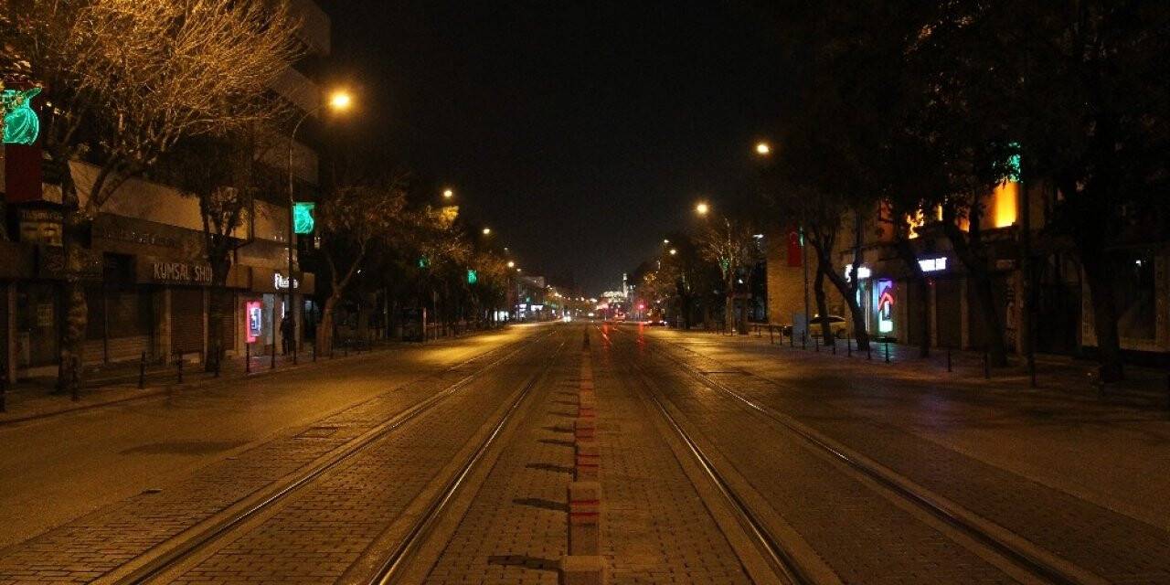 Konya’da cadde meydanlarda sessizlik hakim