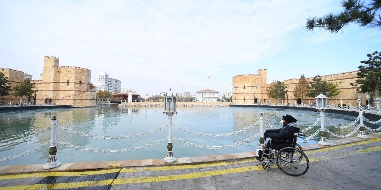 Konya'da Ecdat Bahçesi ve yaya üst geçitlerine 'Erişilebilirlik Belgesi'