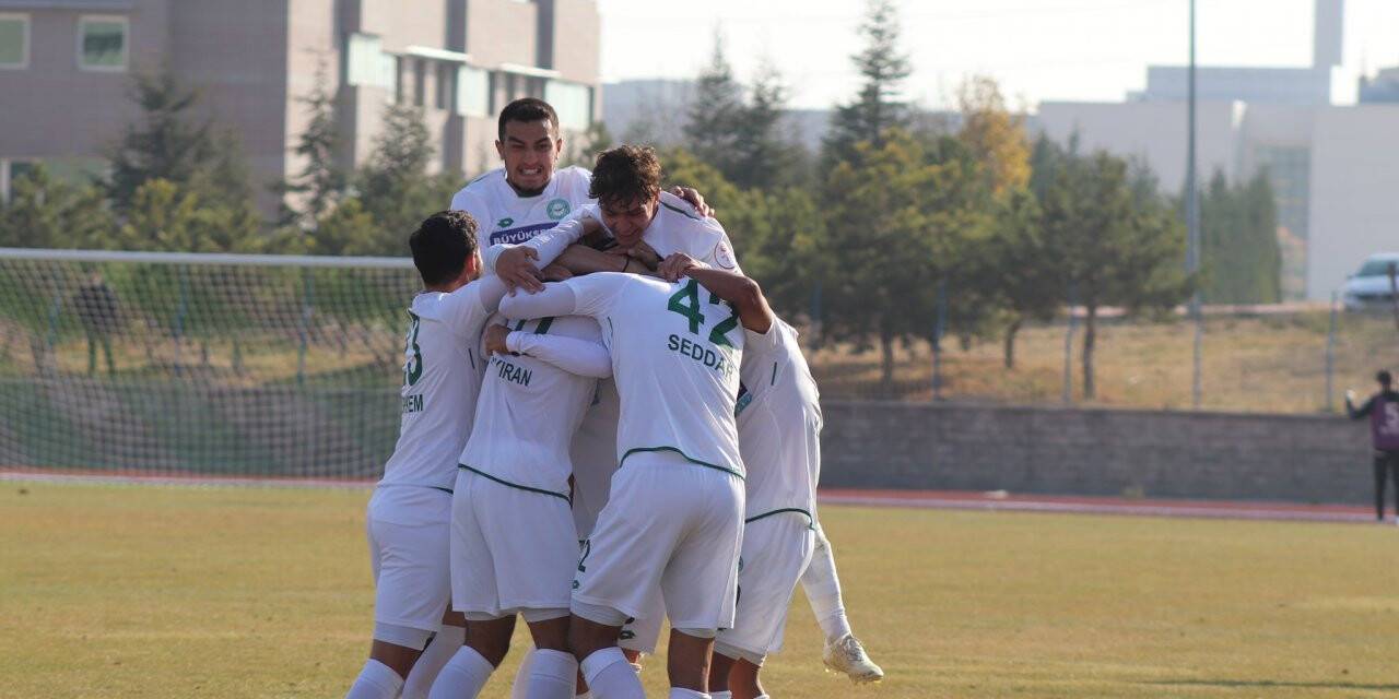 1922 Konyaspor nefes aldı