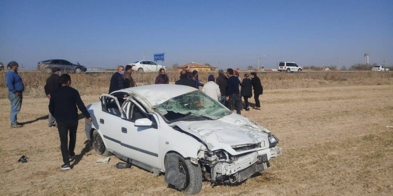 Aksaray - Konya yolunda otomobil devrildi: 4 yaralı