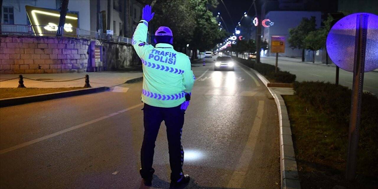 Hafta sonu uygulanacak sokağa çıkma kısıtlaması başladı