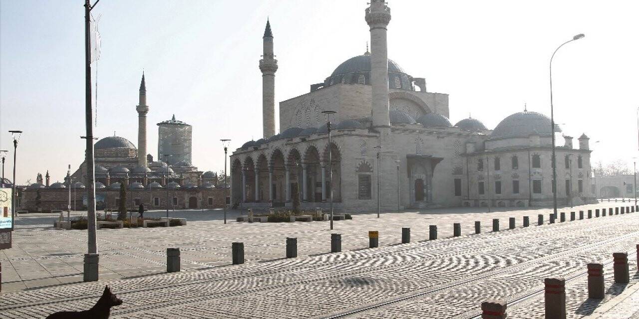 Konya’da meydanlar boş kaldı