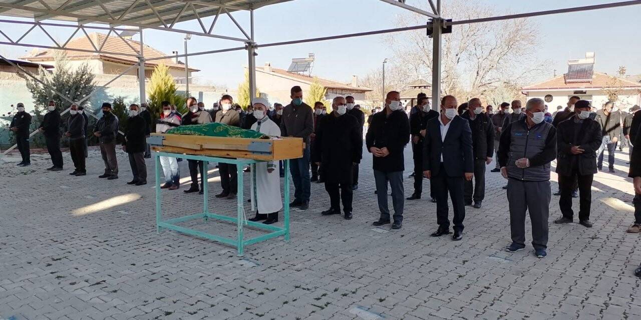 Konya'da sobadan sızan gazdan zehirlenerek ölen 3 gencin cenazeleri toprağa verildi