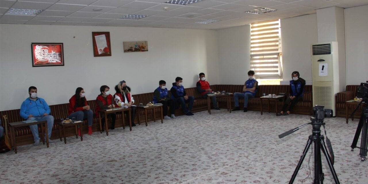 Gençlerin fikirlerine önem veriyoruz