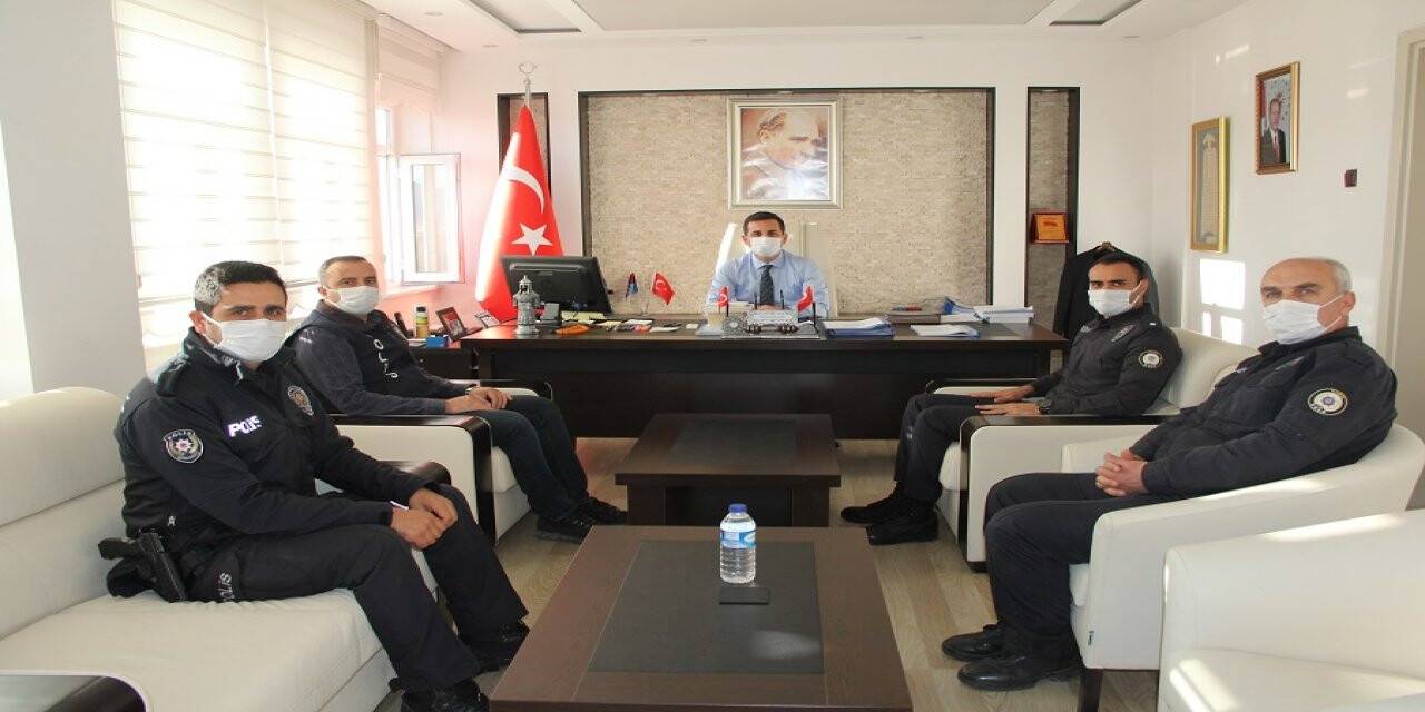Kaymakam Şahin'den Polislere Başarı Belgesi