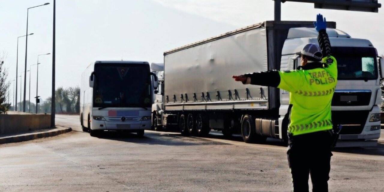 Konya’da trafik denetimlerinde 3 bin 179 sürücüye ceza