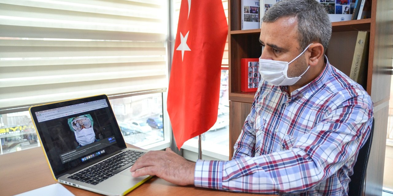 Konya'da sağlık çalışanları 'Yılın Fotoğrafları' oylamasına katıldı