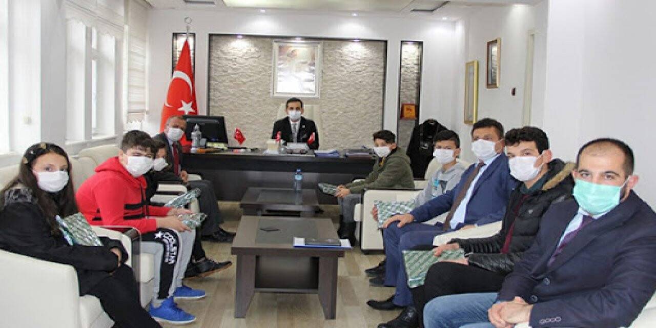 Yalıhüyük'te Öğrencilere Laptop ve Tablet Hediyesi
