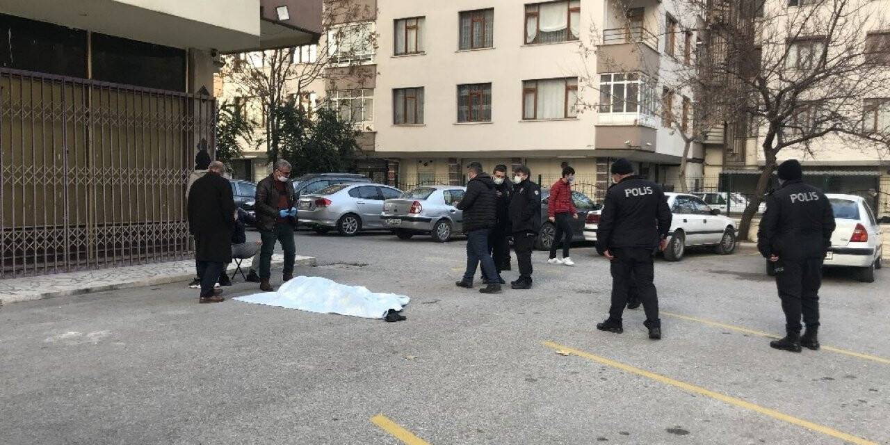 Konya'da yaşlı adam pencereyi kapatmak isterken canından oldu