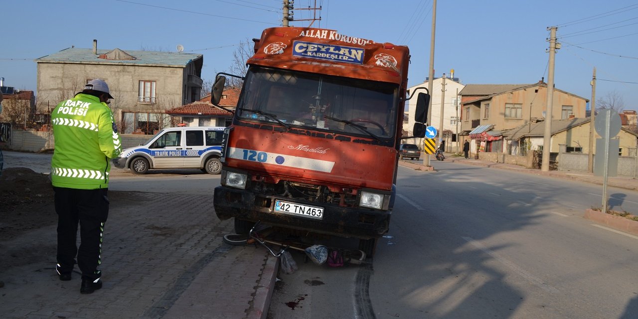 Konya'da kaza! Bisiklet sürücüsü kamyonun altında kaldı