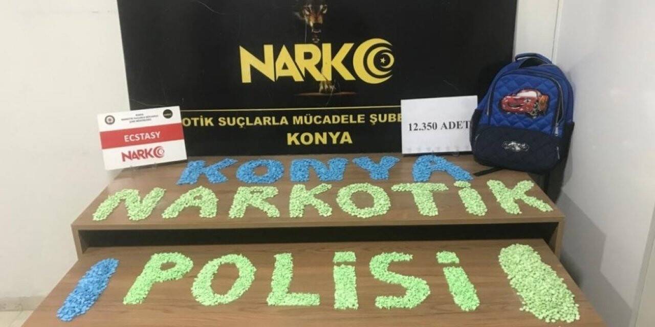 Okul çantasında uyuşturucu satışı polise yakalandı