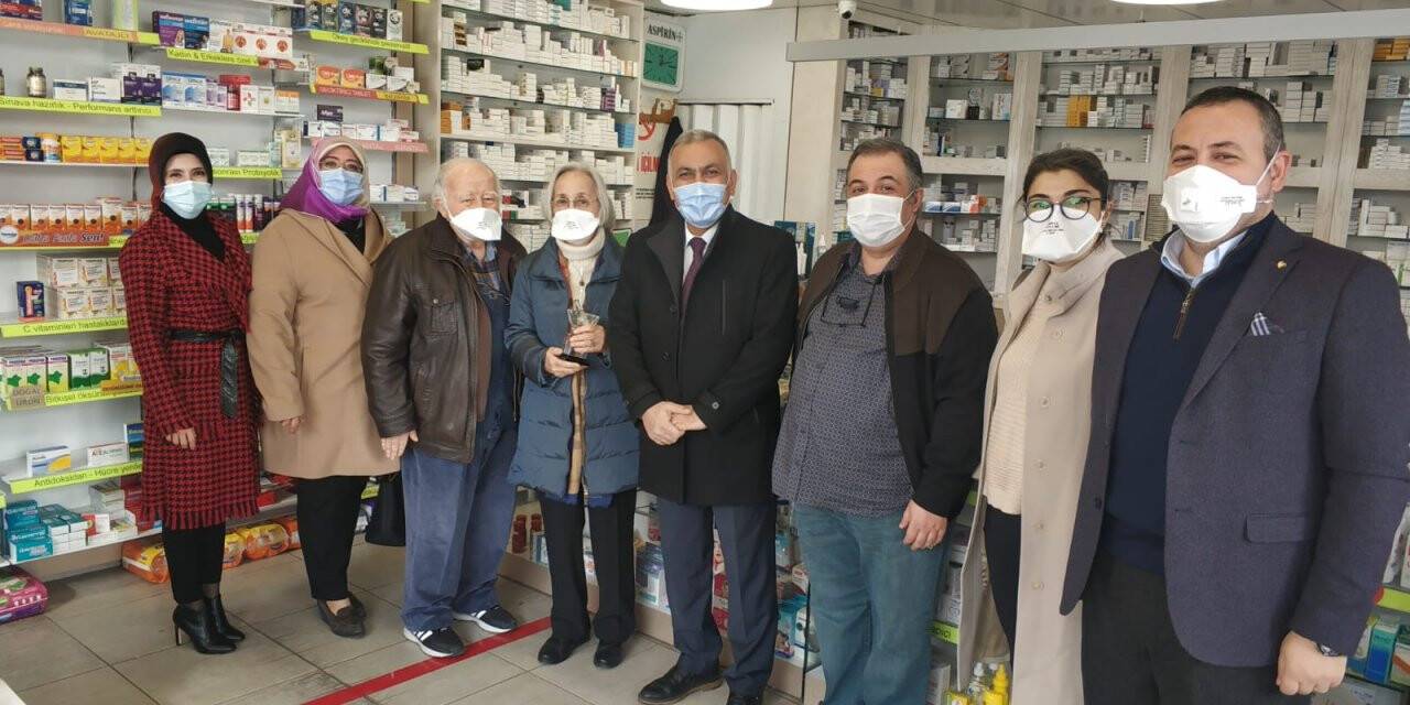 Duayen Eczacılara Teşekkür Plaketi