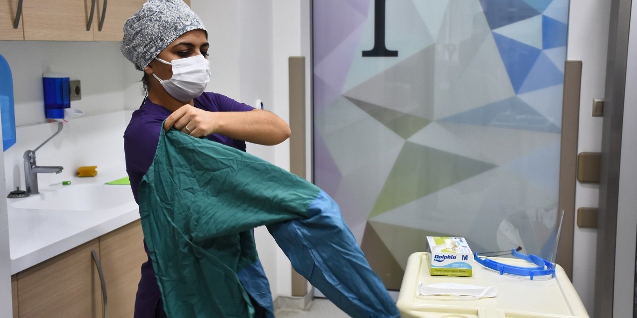 Konya'da koronavirüsü 2 kez yenen Hatice hemşire:  O kadar zor bir süreç ki