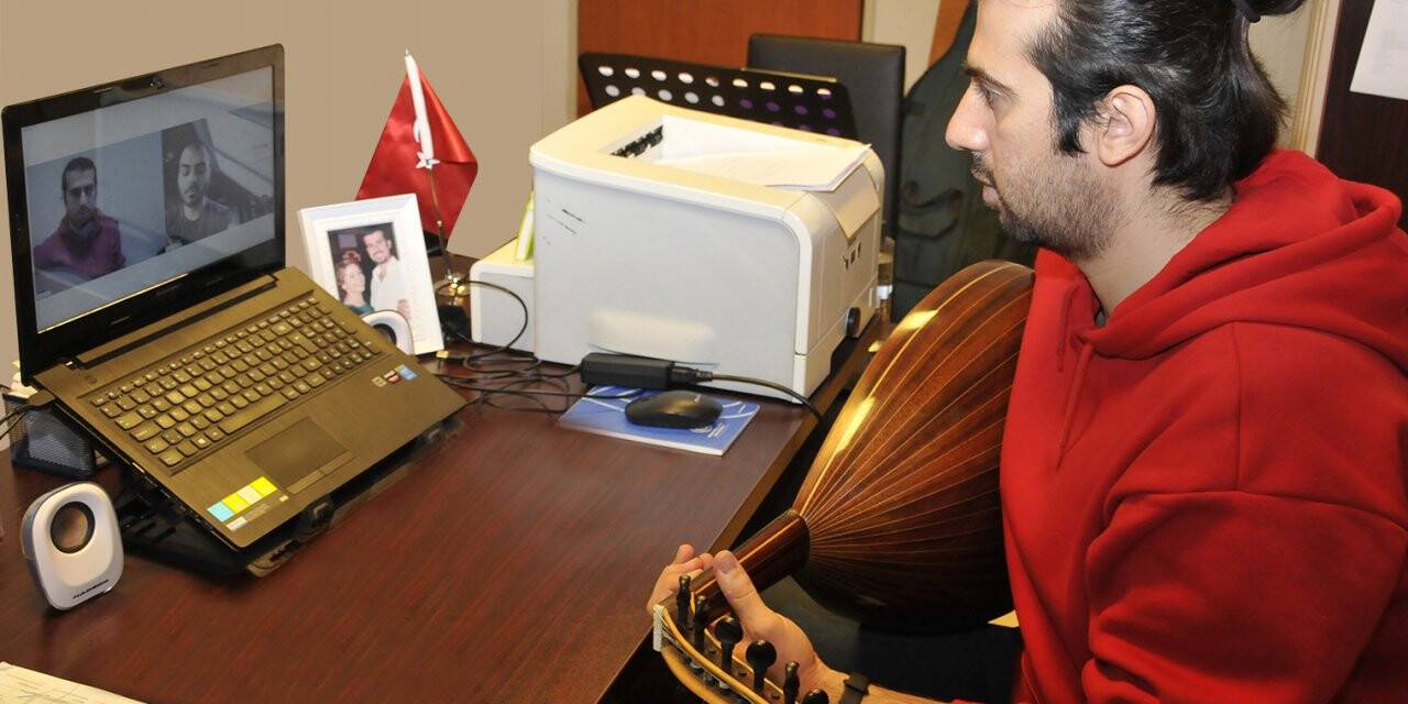 Konservatuvarda Çevrimiçi Eğitim 