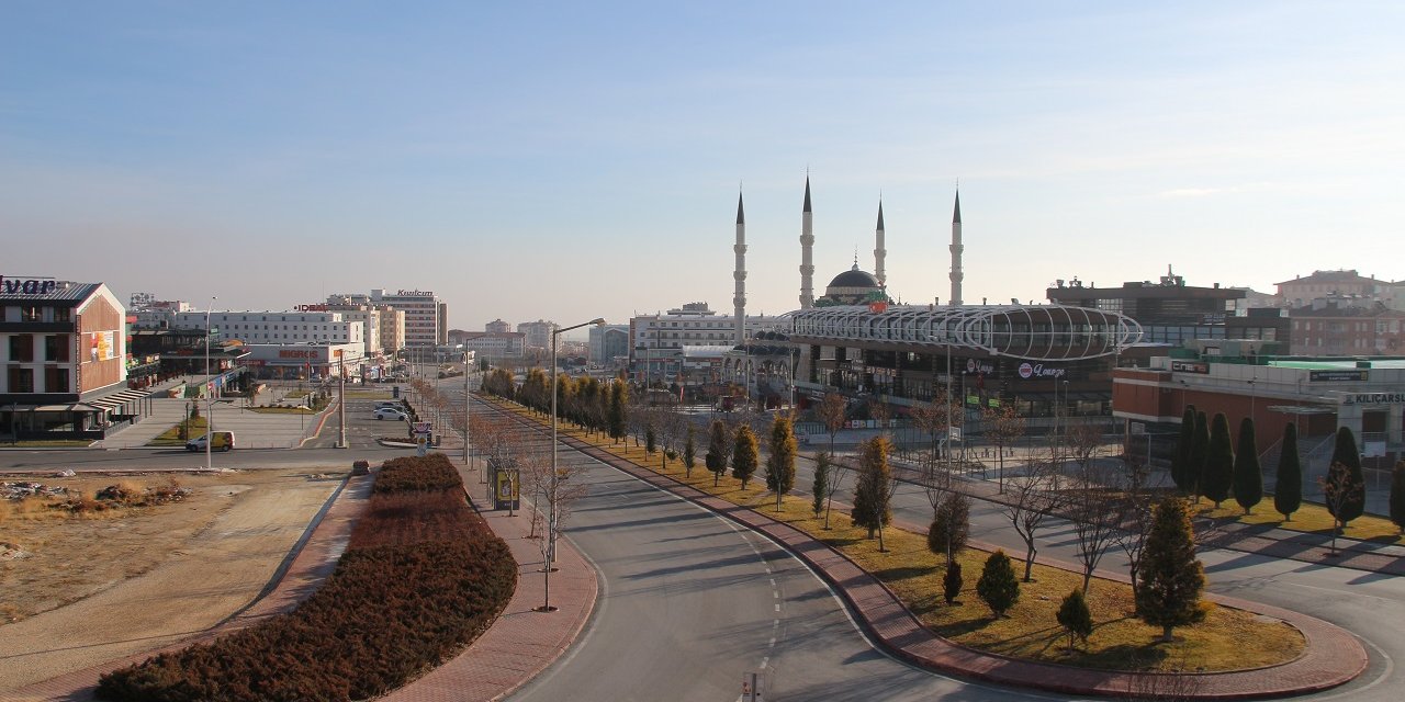 Konya'da sokağa çıkma kısıtlamasına uyuldu!  Cadde ve meydanlar boş kaldı