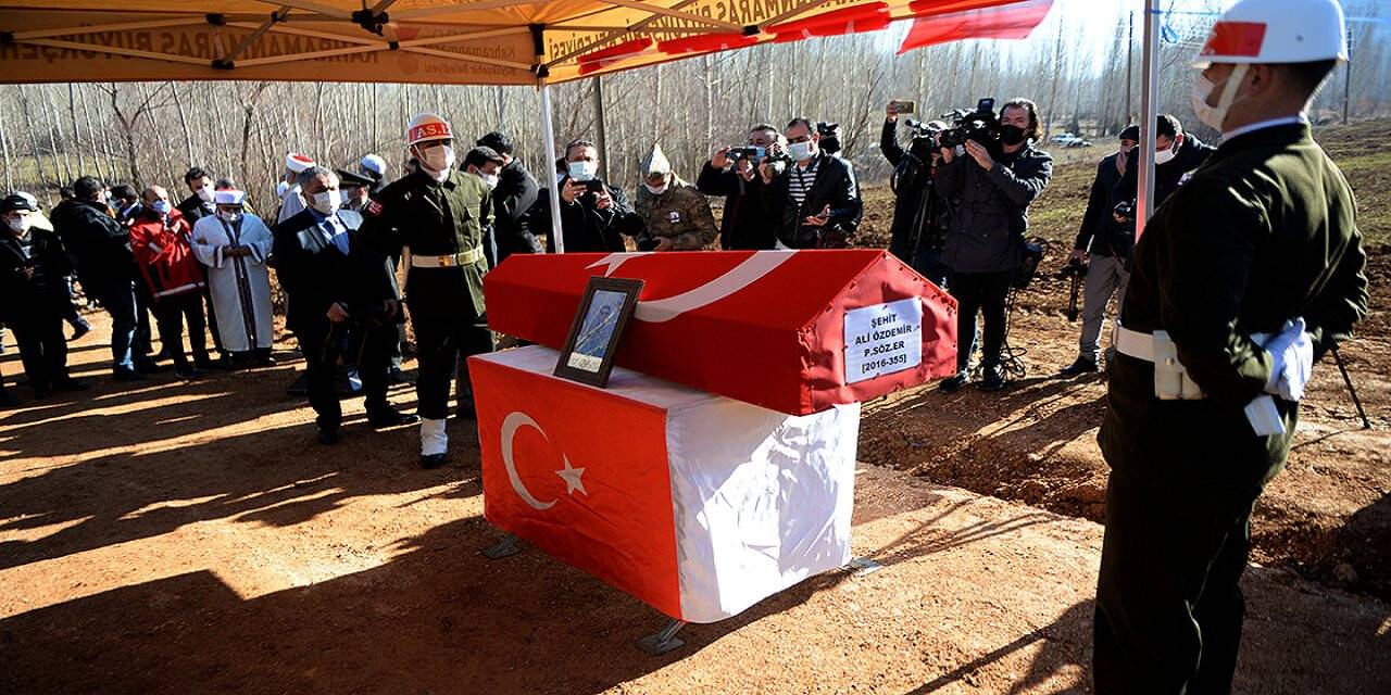 Çığ düşmesi sonucu şehit olan asker son yolculuğuna uğurlandı