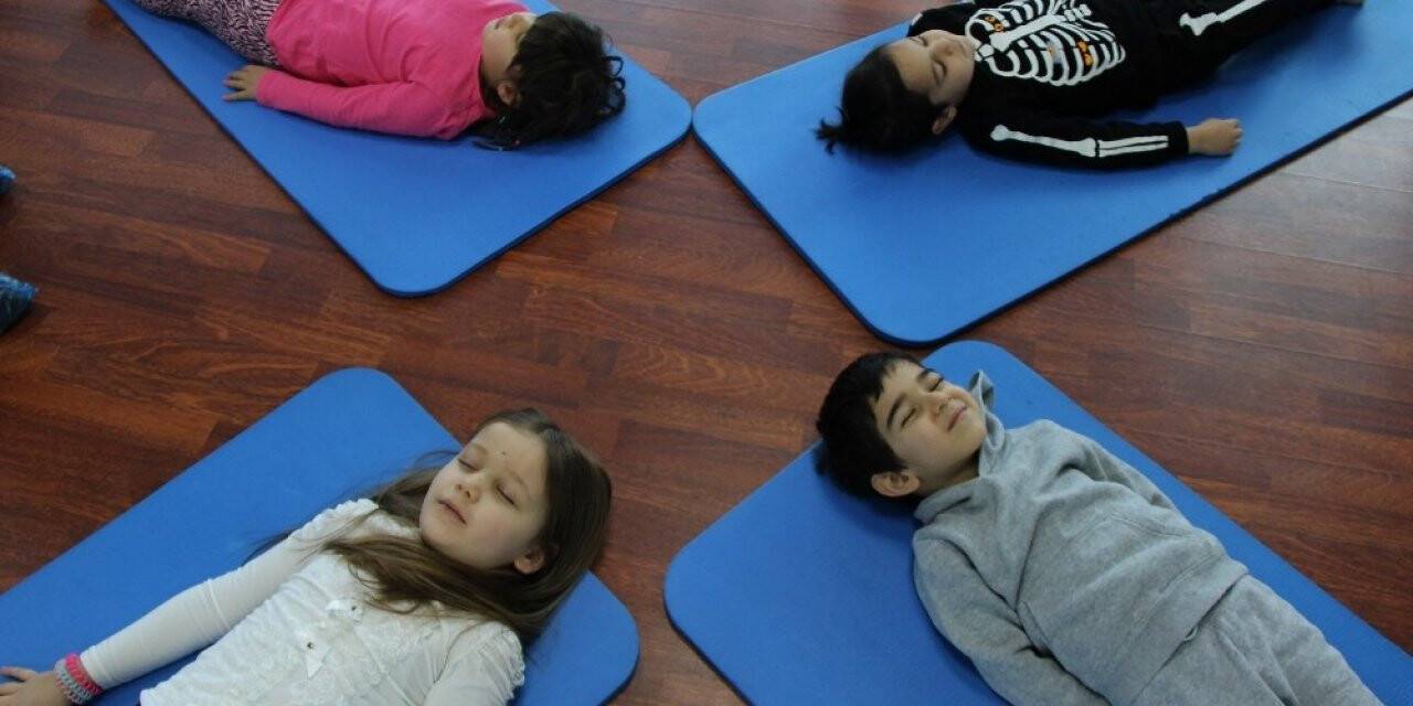 Korona kaygılarını yogayla atlatıyorlar
