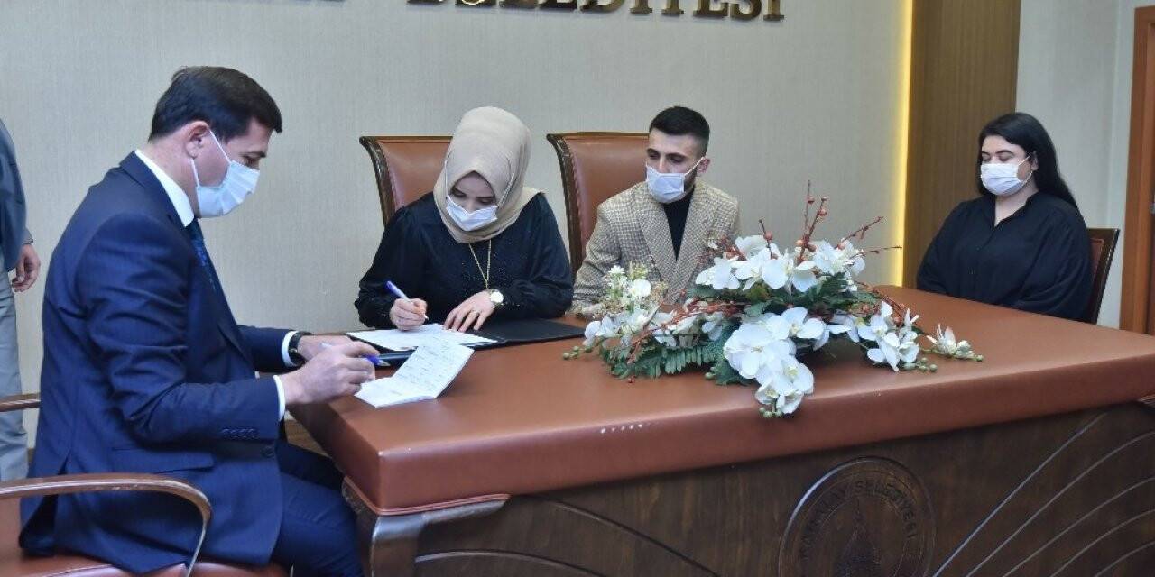 Konya Karatay’da 2020 yılında 2 bin 380 çiftin nikâhı kıyıldı