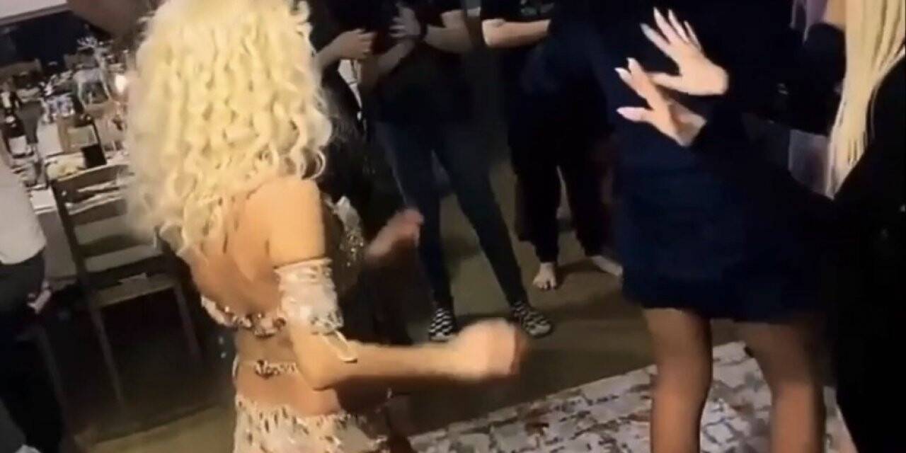 Dansözlü fasıllı yılbaşı eğlencesi sosyal medyayı salladı
