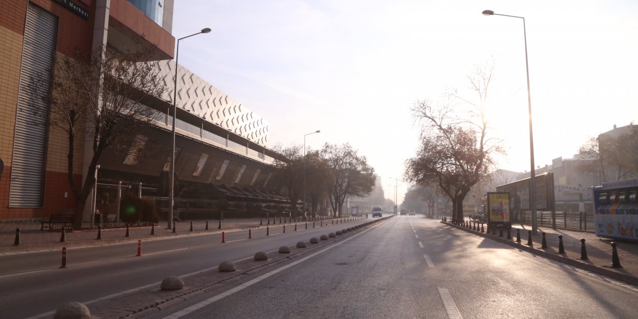 Konya'da 2021'in ilk gününde cadde ve sokaklarda sessizlik hakim