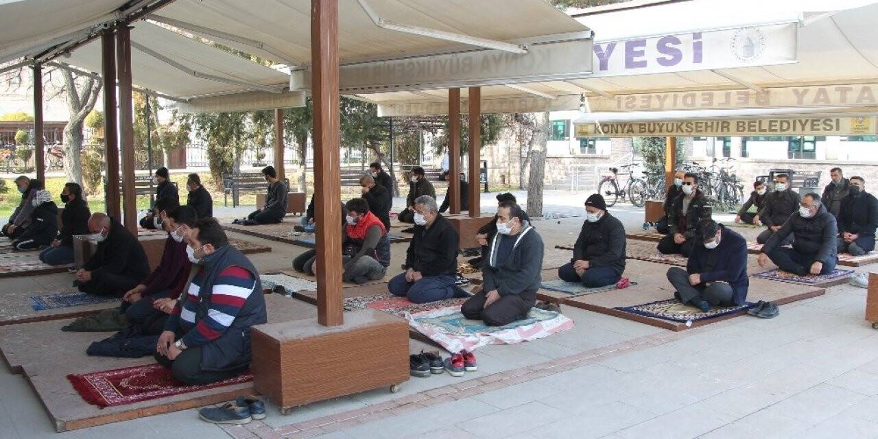 Konya’da yeni yılın ilk cuma namazı kılındı