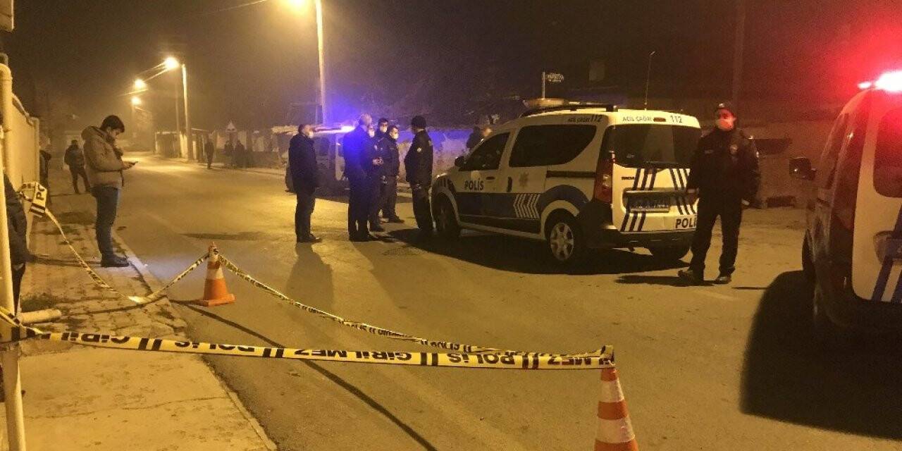 Konya’da sokağa çıkma kısıtlamasında silahlı kavga!  3 kardeş vuruldu