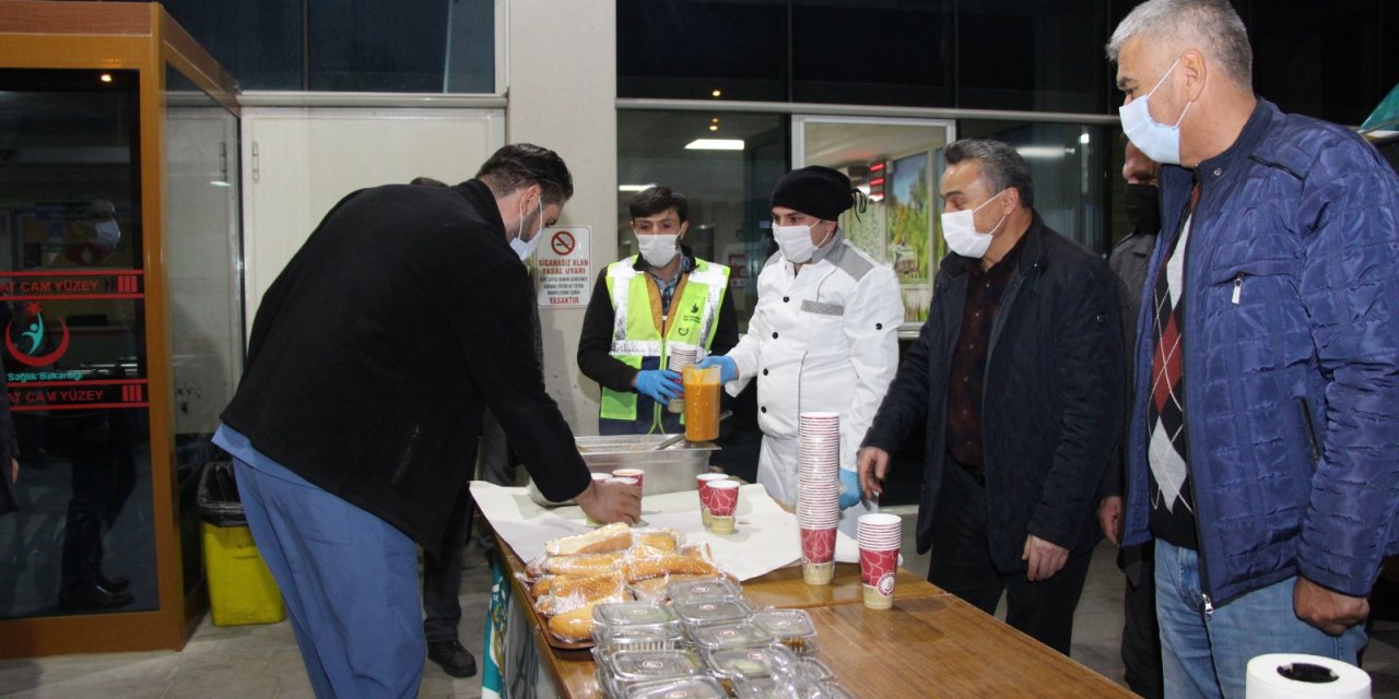 Seydişehir'de güvenlik güçleri ve sağlık çalışanlarına sıcak çorba ikramı