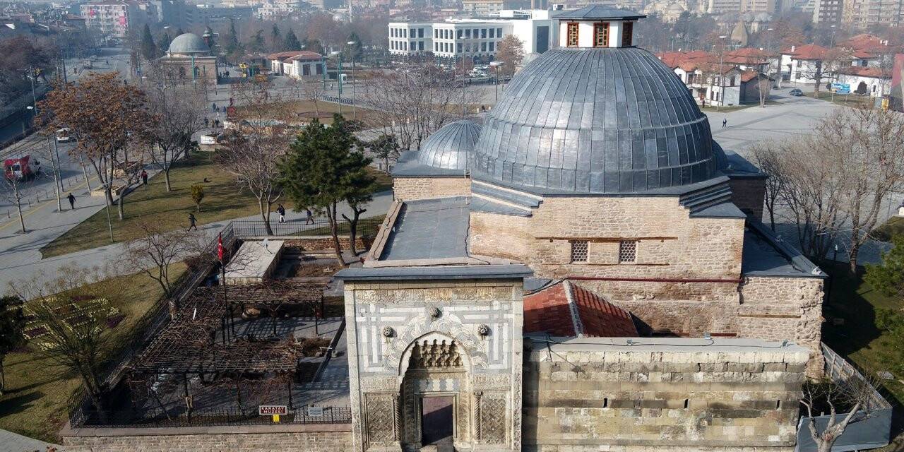 Anadolu Selçuklu dönemi taç kapıları kitaplaştırılıyor