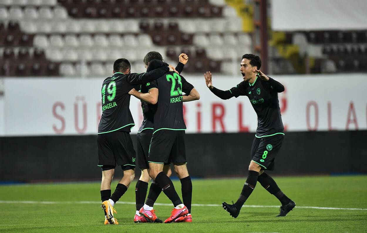 Konyaspor ilk peşinde
