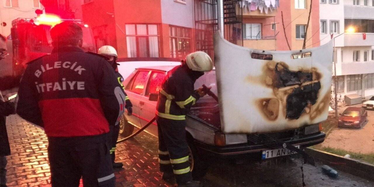 Sürücü kontağı çevirdiği an araç alev alev yandı
