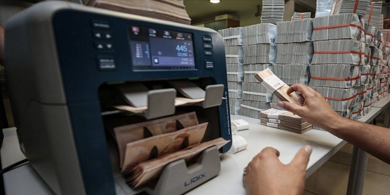Bankacılık sektörünün kredi hacmi ve mevduatı azaldı