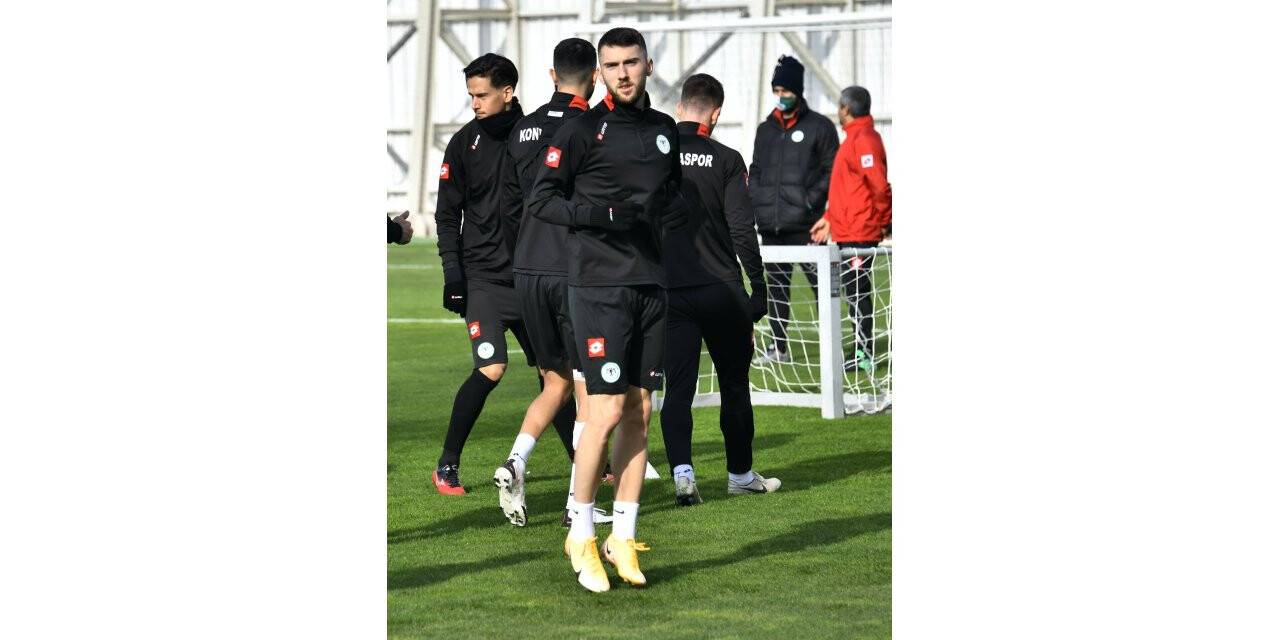 Konyaspor'da yeni transferler ilk antrenmanına çıktı