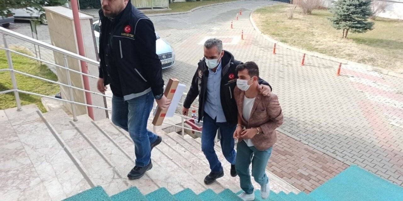 Konya'da bıçak zoruyla gasp yapan şüphelisi yakalandı
