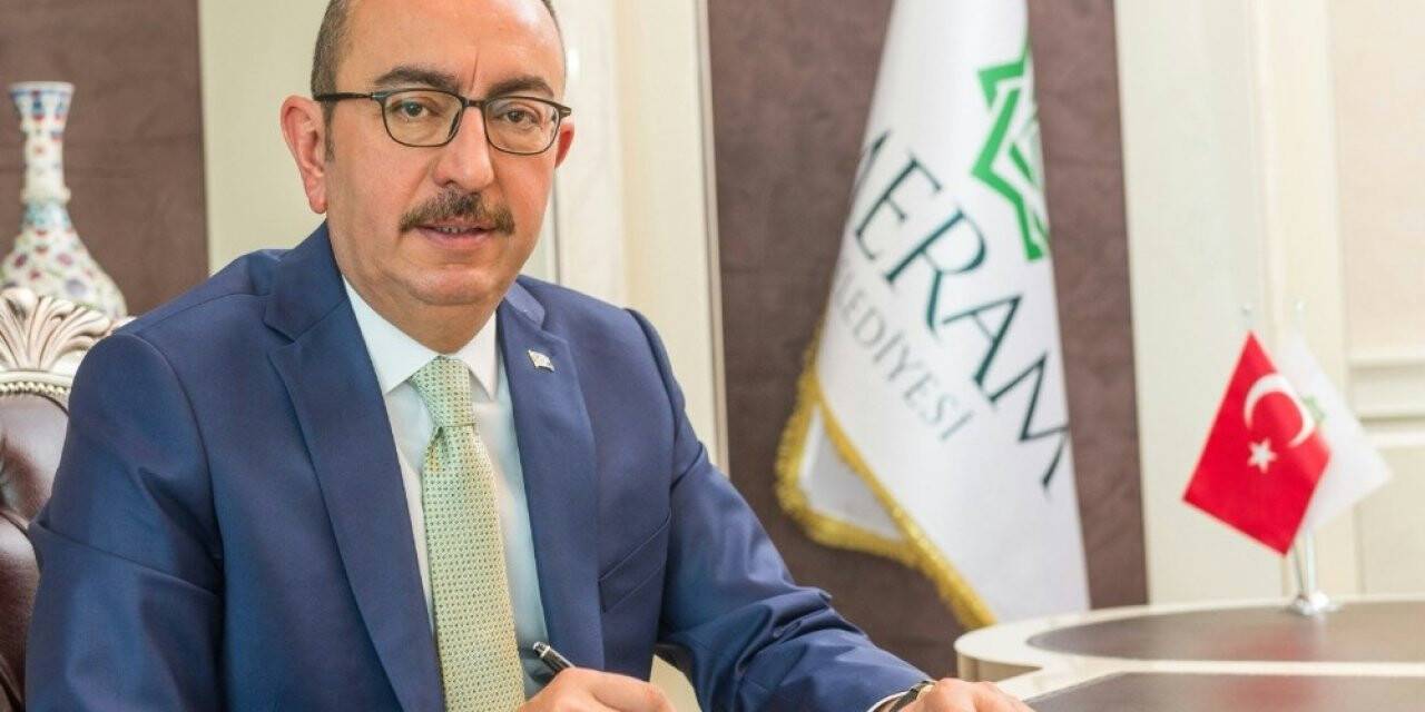 “Bu gecenin insanlığa yeni ufuklar açmasını temenni ediyorum”