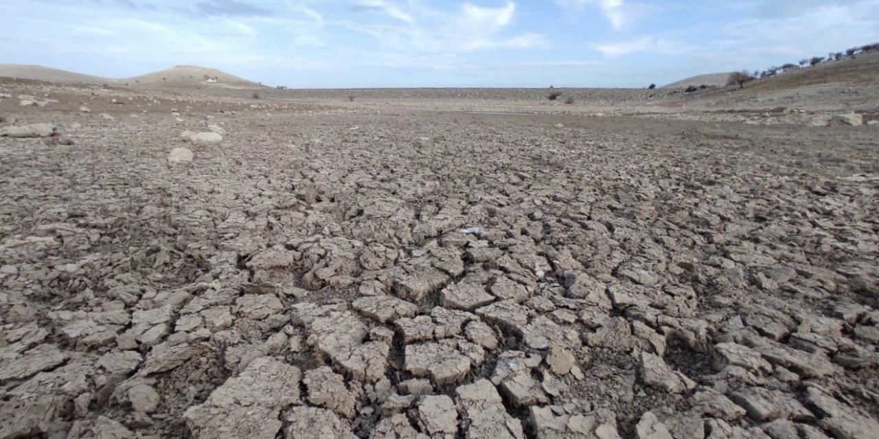 Konya'da suları çekilen May Barajı, kuraklığın boyutunu gözler önüne seriyor