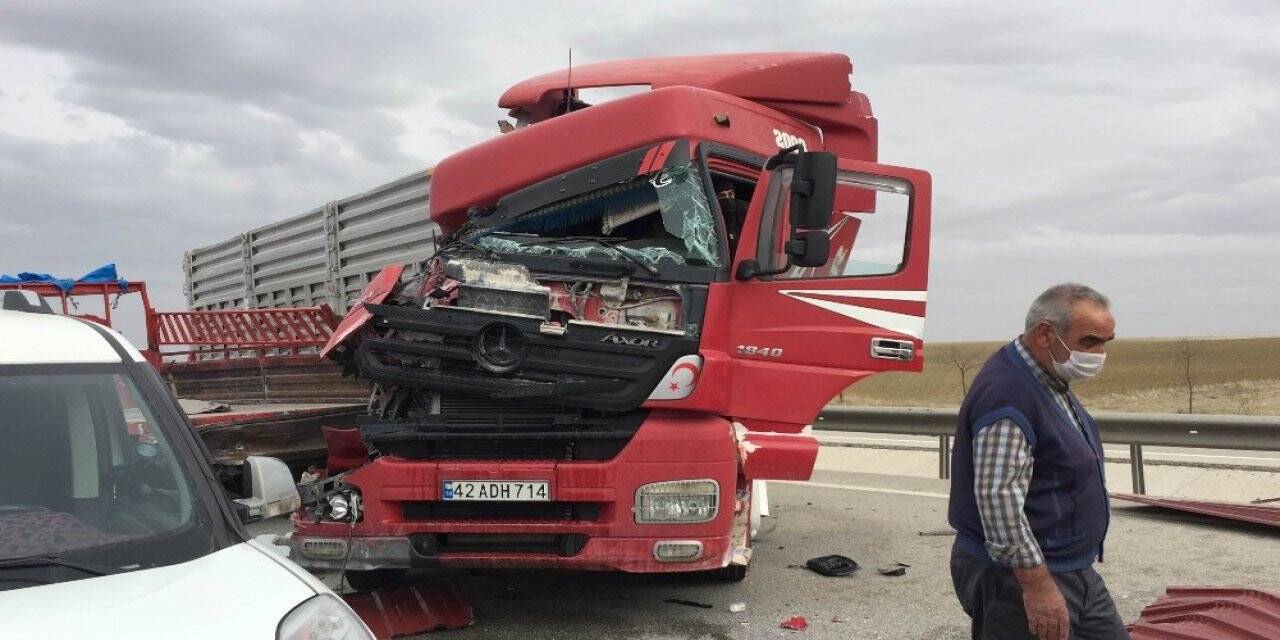Konya’da kaza! Tır ile pikap çarpıştı: 2 yaralı