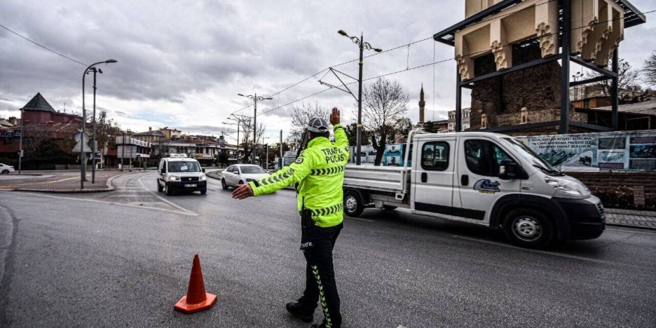 Konya’da kuralları ihlal eden bin 32 sürücüye ceza!