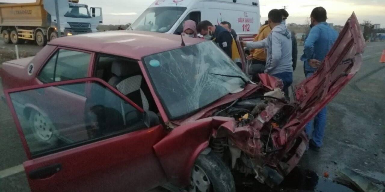 Konya’da kaza! Otomobil kamyonetle çarpıştı