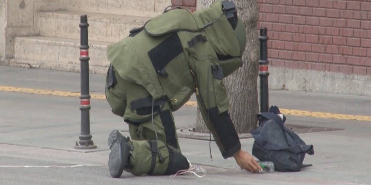 Konya'da kaldırıma bırakılan çanta paniğe neden oldu