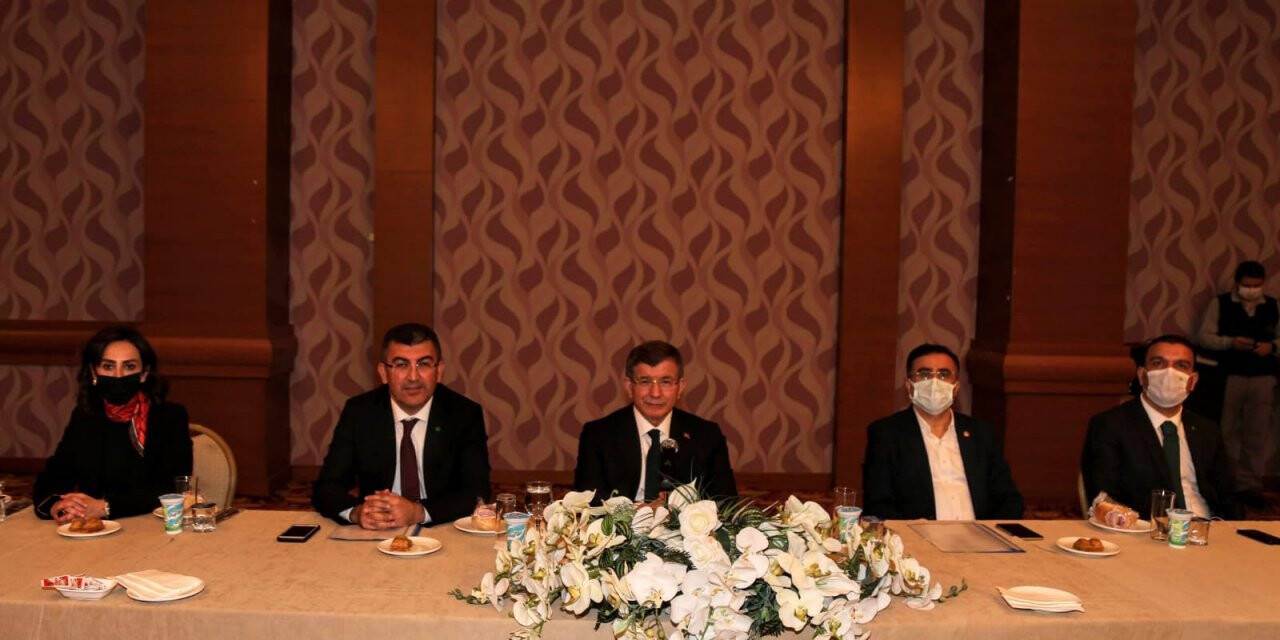 Davutoğlu: Konya Siyasetimizin Lokomotif Şehri