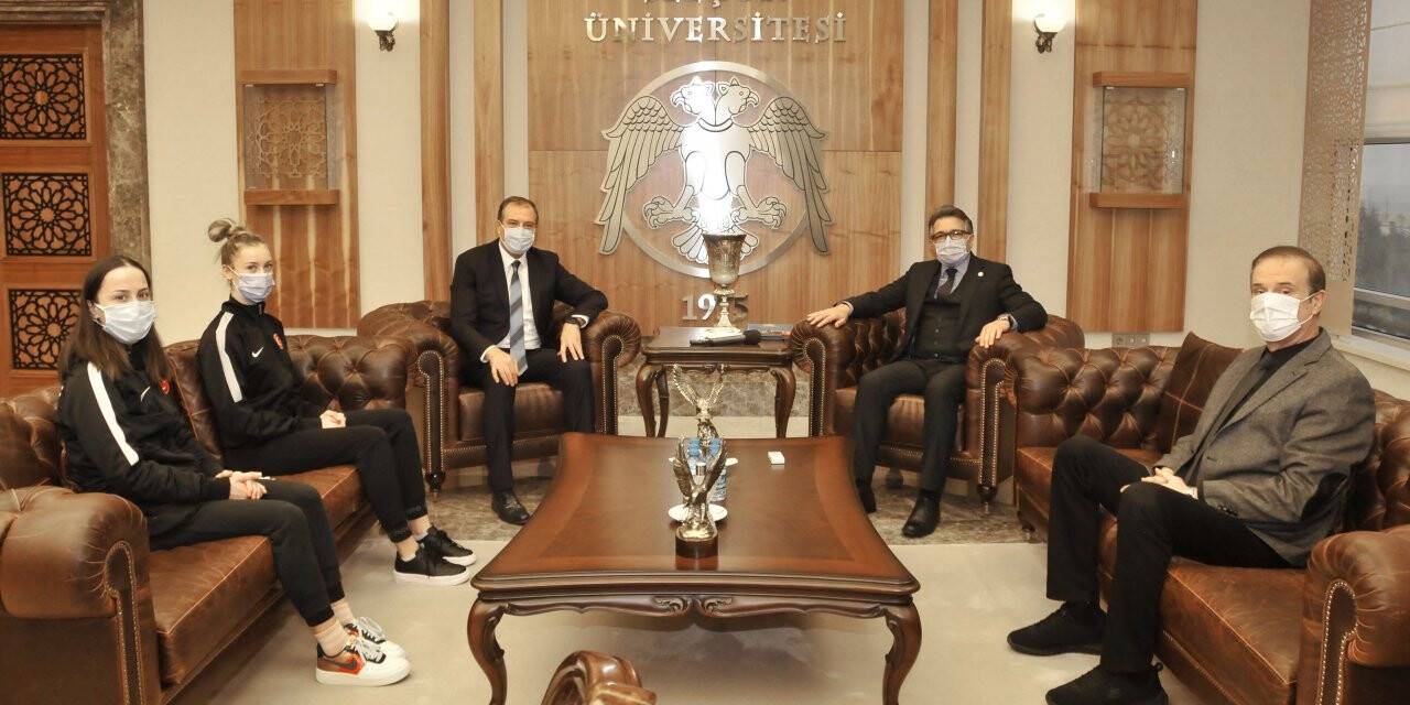 Selçuk Üniversitesi'nde ülkemizi gururlandıran öğrenciler için fidan dikildi