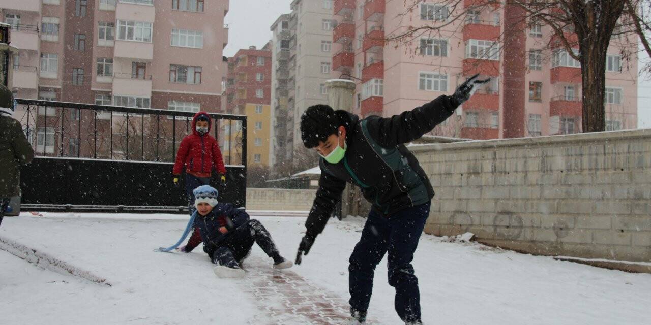 Konya'da kar yağışı etkili oluyor!