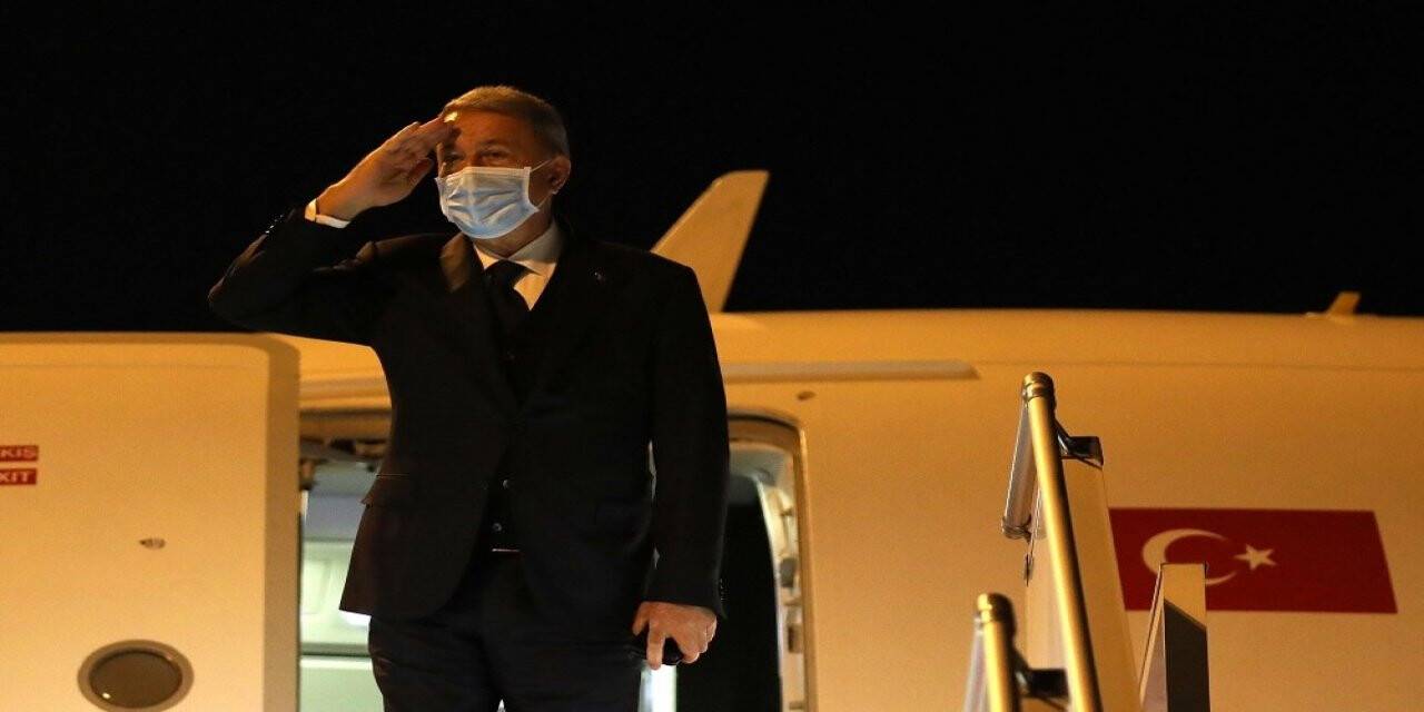 Bakan Akar, Türkiye’nin Bağdat Büyükelçiliği’ni ziyaret etti