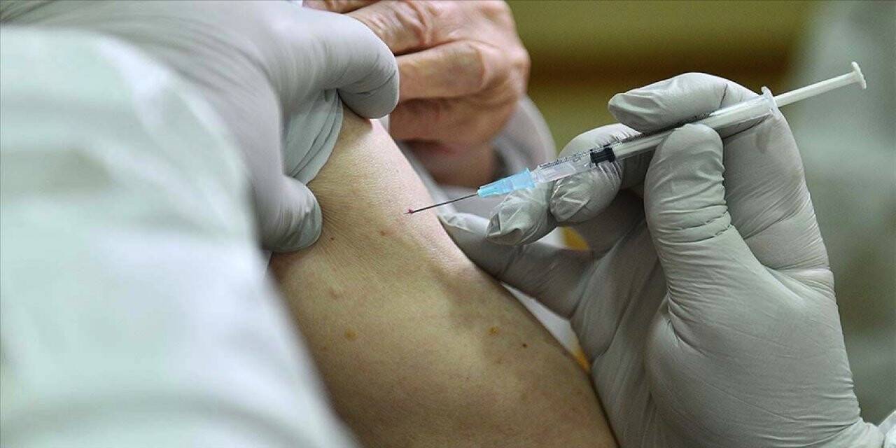 Türkiye'deki huzurevi ve bakımevlerinde aşılanma başladı